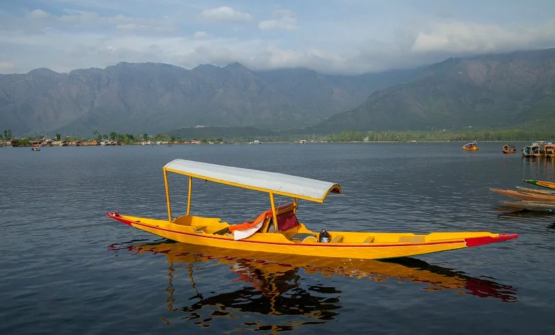 A-Shikara-Ride-on-the-Dal-Lake-is-a-Must-to-Explore-the-Heart-of-Kashmir-4